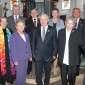 Die Eiserne Konfirmation begingen in der ev. Kirche in Glashütten (erste Reihe v. links) Margarete Herzing, Hermann Neuner und Elisabeth Bauer. Die Goldene Konfirmation feierten (hintere Reihe v. links) Alfred Raab, Heinrich Seyferth, Ursula Raab und Werner Schubert. Links Pfarrerin Stefanie Krauß. Foto: Dieter Jenß