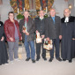 Dank an verdiente Kirchenmitglieder beim Erntedankfest in Mistelgau mit Dekan Jürgen Hacker (rechts), Pfrn Mareike Kraemer (links) und Vertrauensfrau Gabriele Zimmermann. Foto: Dieter Jenß