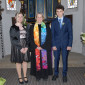 Antonia Kratzer und Sebastian Scholz feierten Konfirmation am Palmsonntag in der St. Bartholomäus-Kirche Glashütten. Sie wurden von Pfarrerin Stefanie Krauß auf den großen Tag vorbereitet. Zum Festgottesdienst trug der Gospelchor „Little Light“ Glashütten mit seiner Leiterin Andrea Doerfler bei, die auch an der Orgel spielte. Foto: Dieter Jenß